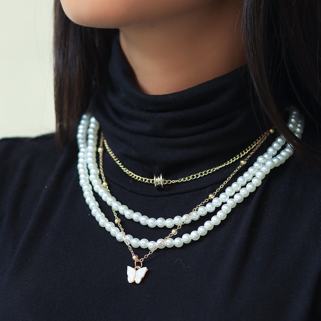Layered Pearl and Medallion Necklace Black