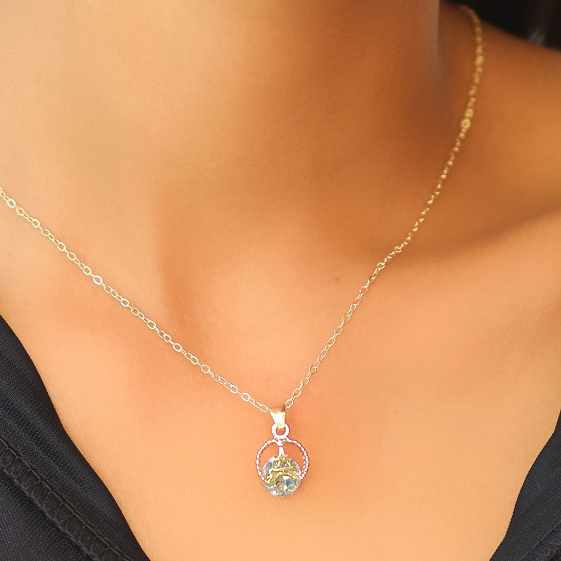 Eiffel tower hot sale diamond necklace