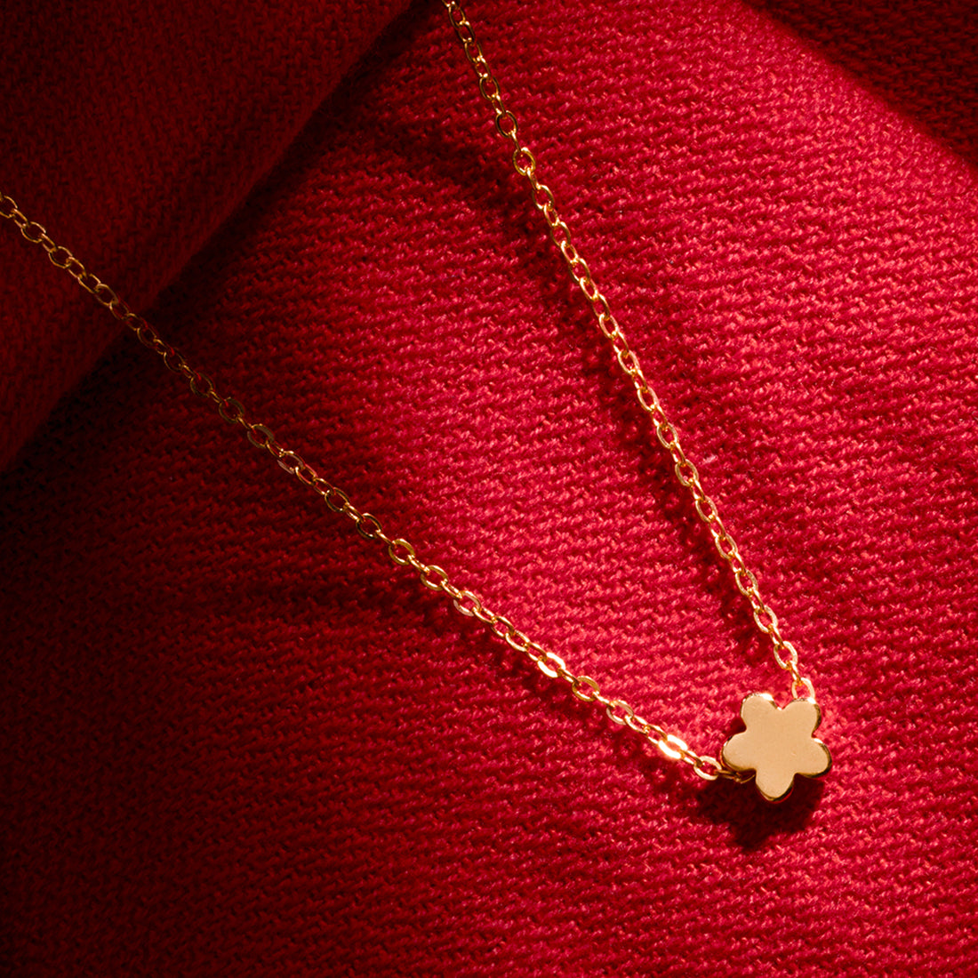 Gold-Toned Chain With Minimalist Flower Pendant